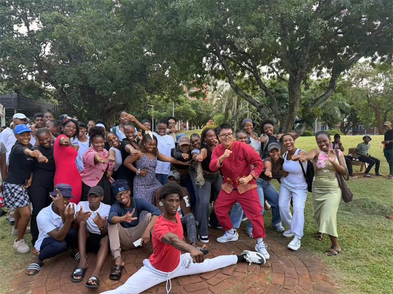 中非青年“以武会友”。 德班孔院供图