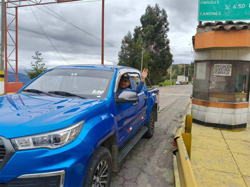 秘鲁万卡维利卡公路投入使用后，将显著提升区域通行能力和安全水平，带动沿线经济发展与民生改善。吴庆丰摄