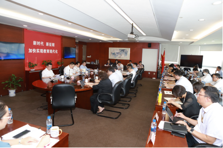 2023年，上海市教委邀请社会公众代表列席主任办公会。来源：上海教育