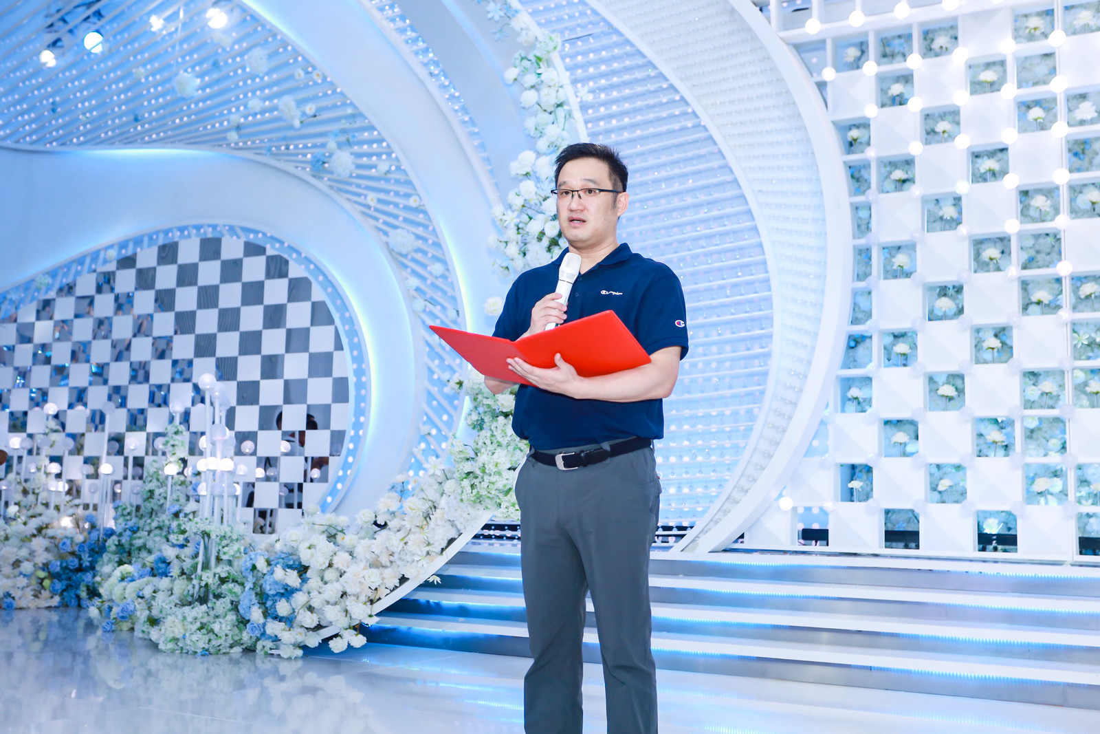 庙行镇党委副书记陈诗致辞。