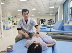 上海援疆医生张俊：一双手，努力让推拿技术“